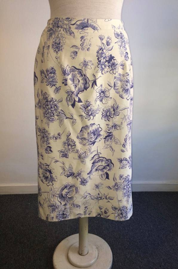 *** april end of summer sale ***   MISS LYNN BY MANHATTAN PENCIL SKIRT - SIZE 14 BUST 97 CM