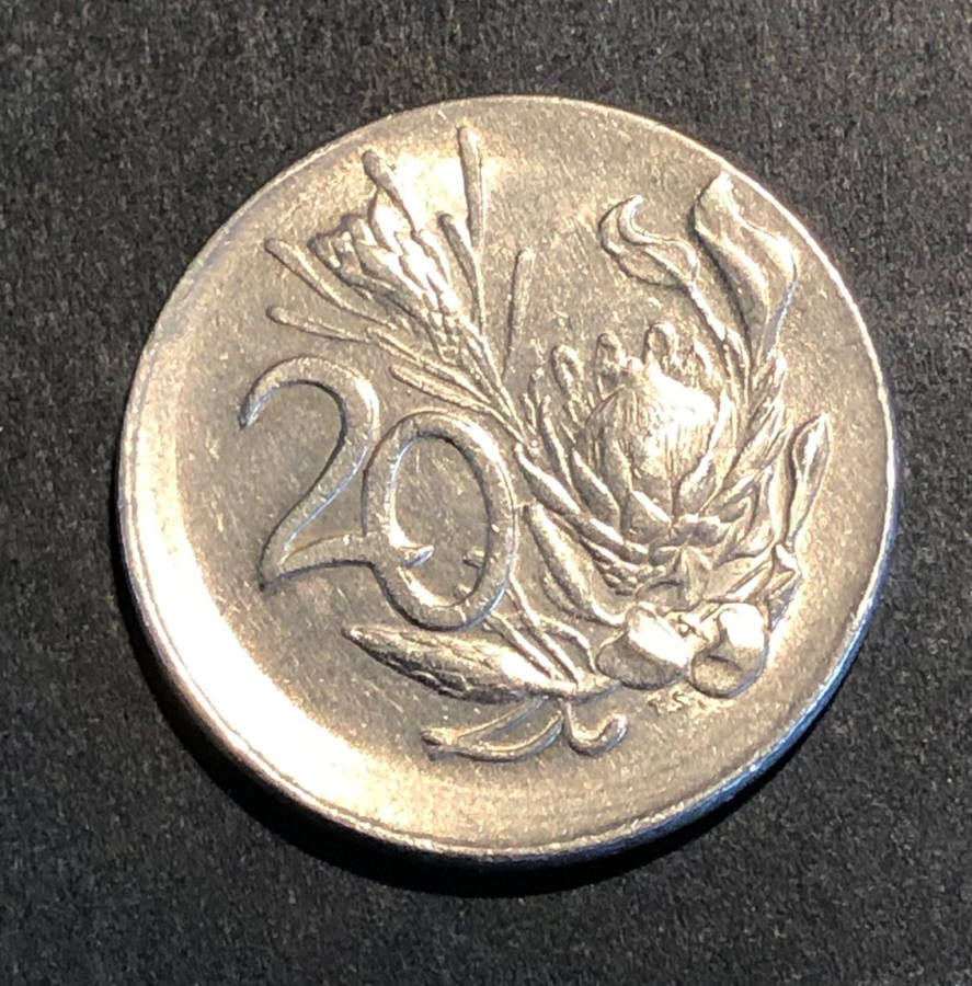 MAJOR MINT ERROR - 1977 20c COIN STRUCK OFF-CENTRE!