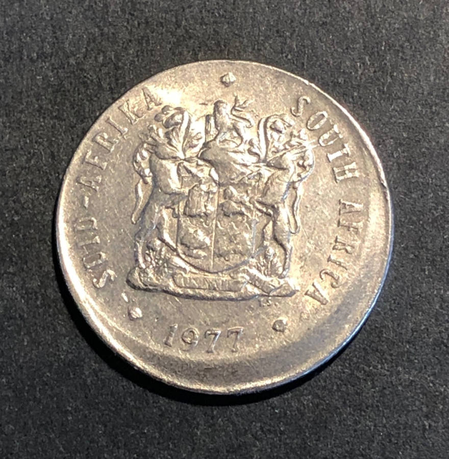 MAJOR MINT ERROR - 1977 20c COIN STRUCK OFF-CENTRE!