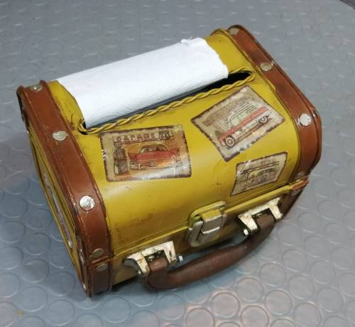 Adorable!! metal tissue box
