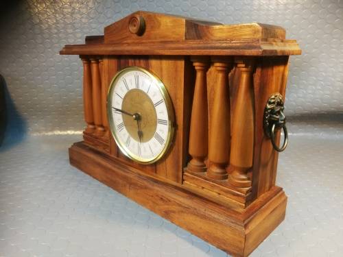 Stunning!!! Large heavy solid wood mantel clock (works 100%)