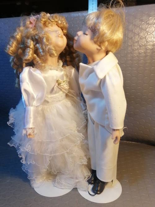 Very cute vintage kissing porcelain dolls 42cm