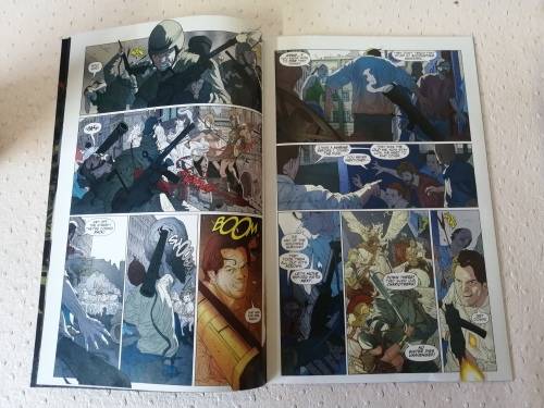 Highly collectable Supergirl 20 oct 2007 comic (Mint)