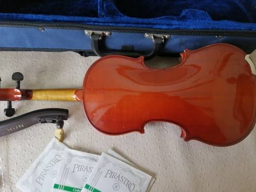 Stunning!! Richmann 1/2 violin Complete bundle!! (Very good condition)