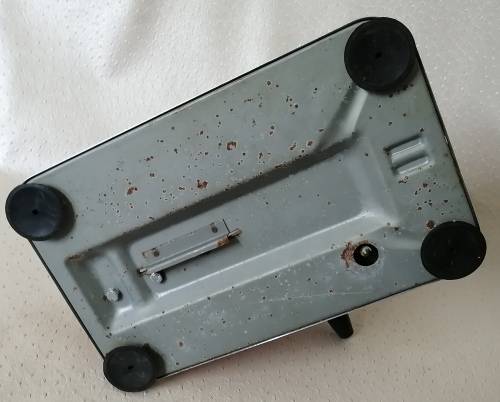 Beautiful vintage Pineware Meat/bread slicer
