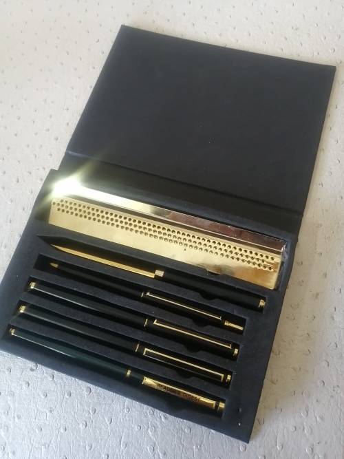 Vintage Reader`s digest foutain fill pen set (Never used)