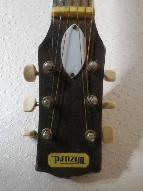 Beautiful antique Wizard electrical guitar in case for restoration