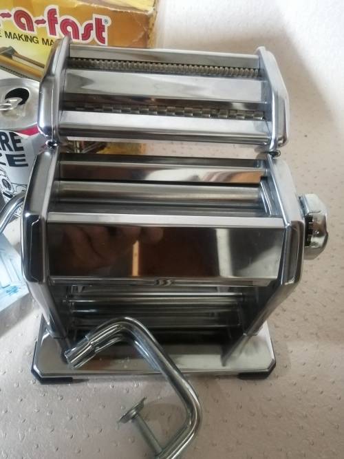 Past-a-Fast pasta machine made in Italy (complete never used)