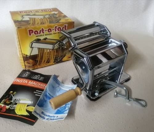 Past-a-Fast pasta machine made in Italy (complete never used)