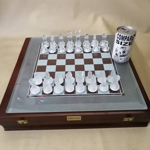 Crystal Millennium Chess Set Endorsed by Julian Hodgson no 1879/2000 in beatiful wooden box