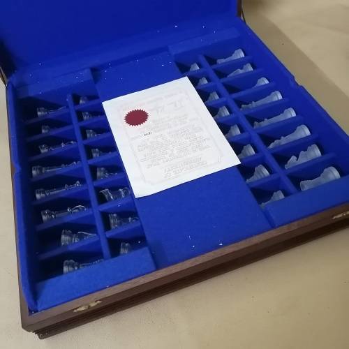 Crystal Millennium Chess Set Endorsed by Julian Hodgson no 1879/2000 in beatiful wooden box
