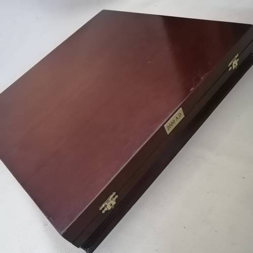 Crystal Millennium Chess Set Endorsed by Julian Hodgson no 1879/2000 in beatiful wooden box