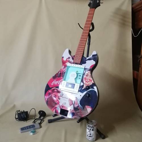 Coke Collectors!! An awesome Coca-Cola CD/ Radio guitar 1 of 2