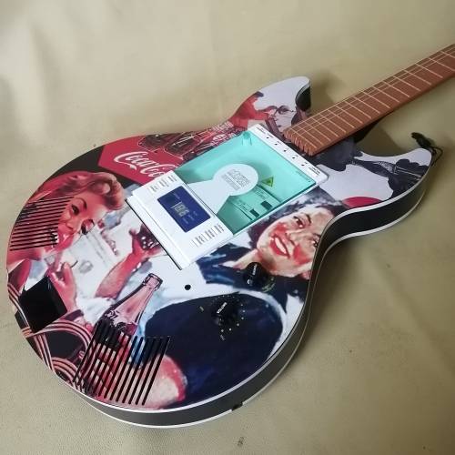 Coke Collectors!! An awesome Coca-Cola CD/ Radio guitar 1 of 2