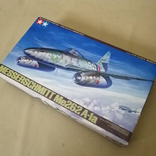 messerschmitt Me262 A-1a building model (new in box)