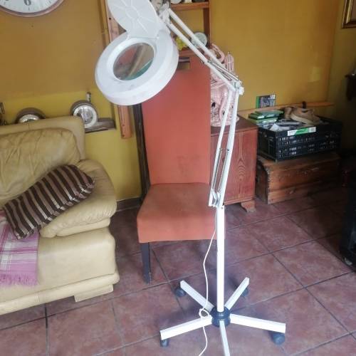 VERYLARGE RIBALTA MAGNIFYING LAMP (WITH STAND) - LED - LIGHTS (MINT COBDITION)