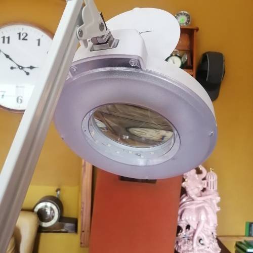 VERYLARGE RIBALTA MAGNIFYING LAMP (WITH STAND) - LED - LIGHTS (MINT COBDITION)