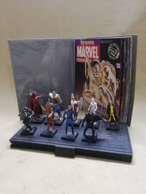 MARVEL LEAD FIGURINE COLLECTION & STAND WITH ALL THE BOOKS