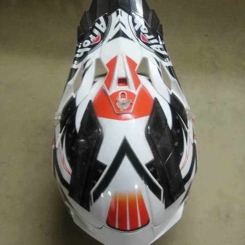 MINT CONDITION AIROH AVIATOR 2.1 CARBON KEVLAR HELMET SIZE L