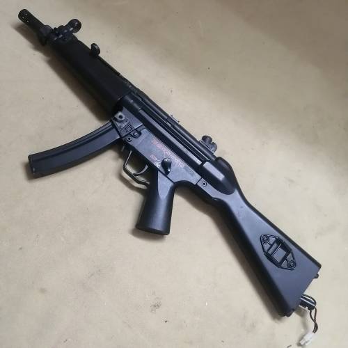 STUNNING HECKLER & KOCH SUBMACHINE GUN BB GUN