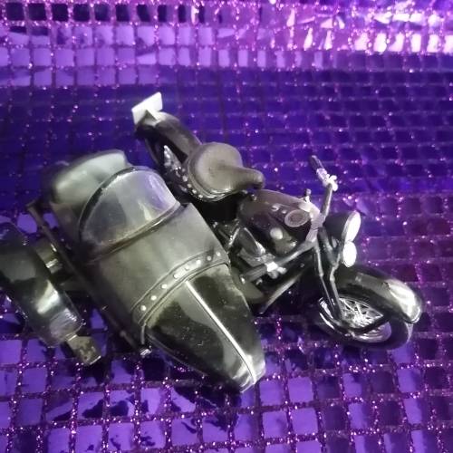 HARLEY DAVIDSON 1948 FL PANHEAD WITH SIDECAR 1/18 - MAISTO 29 OF 37 ON AUCTION NOW