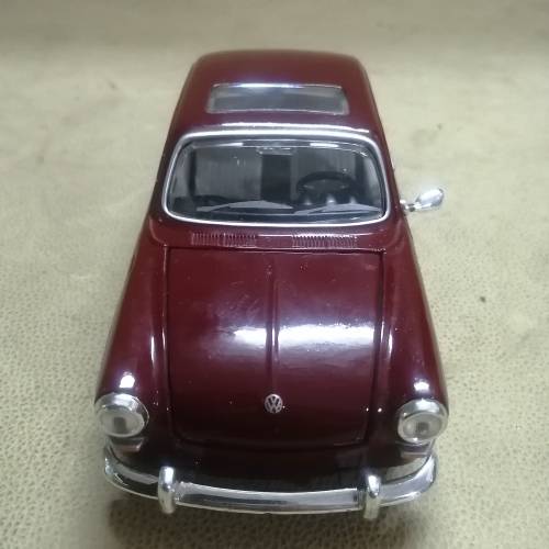 MAISTO NO 1329 - 1967 VOLKSWAGEN 1600 FASTBACK - 1/25 DIE CAST