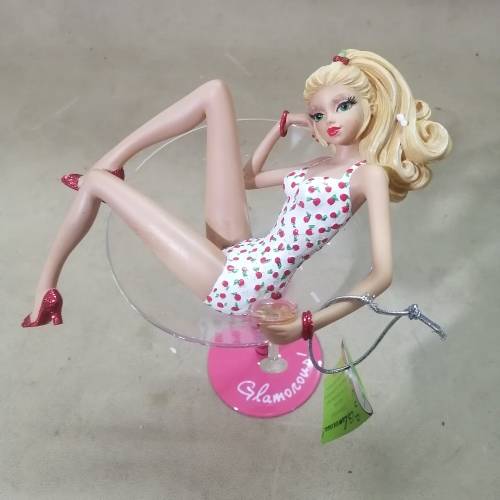 GLAMOROUS COCKTAIL GLASS WITH TALL COSMOPOLITAN GIRL BY HICCUP
