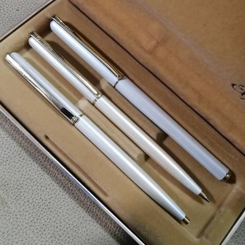 EXQUISITE ELYSEE PEN TRIO SET WITH BALL POINT, FOUNTAIN AND PACER PEN