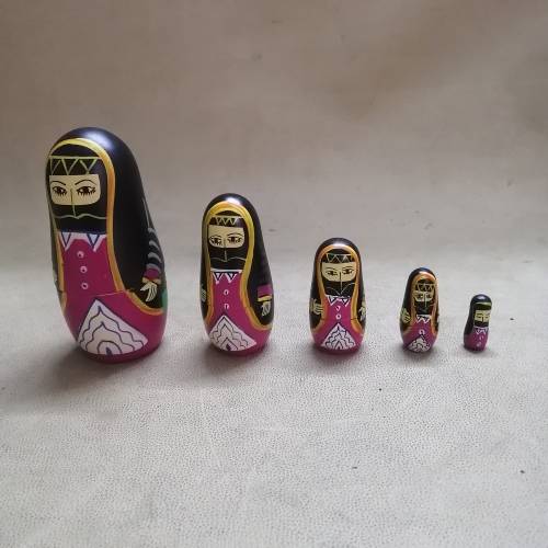 HIGHLY COLLECTABLE VINTAGE ARAB MATRYOSHKA - COMPLETE