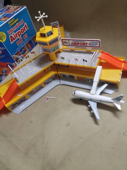 VINTAGE VERY LARGE 1980`S ROAD CHAMPS INTERNATIONAL AIRPORT PLAYSET IN BOX