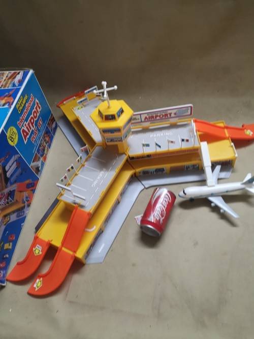 VINTAGE VERY LARGE 1980`S ROAD CHAMPS INTERNATIONAL AIRPORT PLAYSET IN BOX