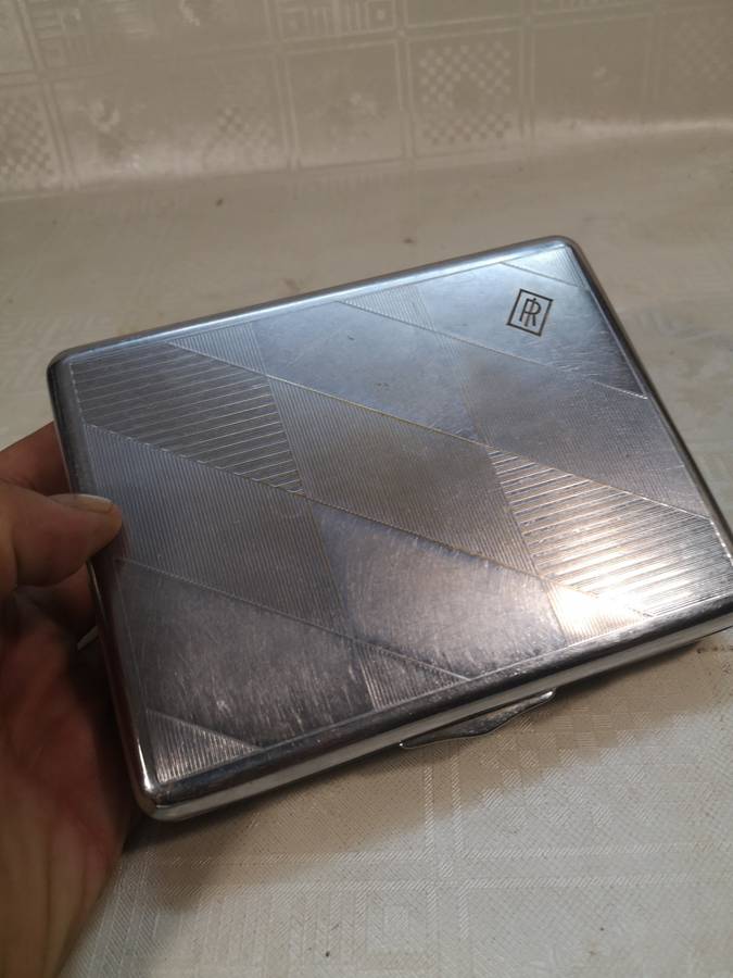 VINTAGE ARISTOCRAT SILVER PLATED CIGARETTE BOX WITH WOODEN LININGS