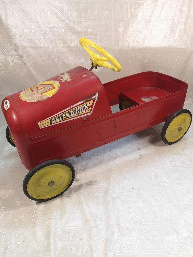 MAGNIFICENT!! VERY RARE VINTAGE 1950`S TRIANG SPRINGBOK PEDAL CAR