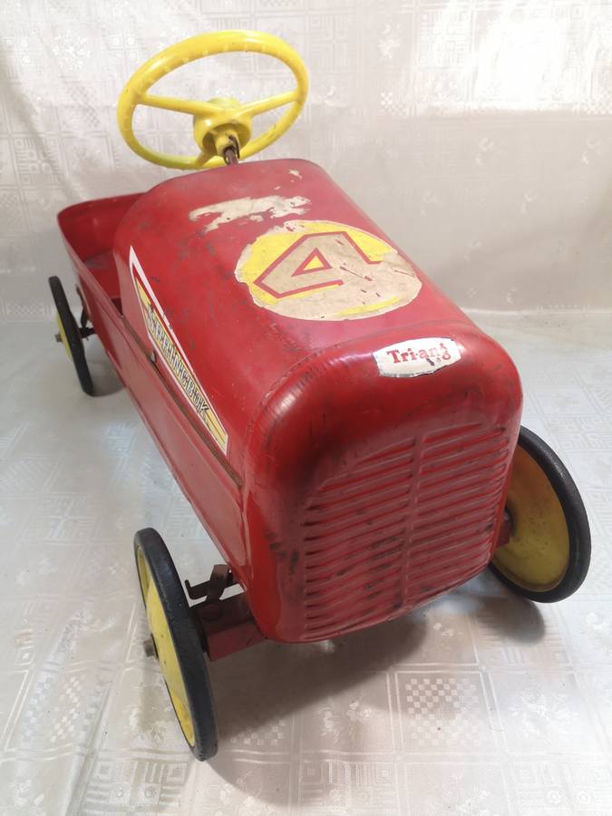 MAGNIFICENT!! VERY RARE VINTAGE 1950`S TRIANG SPRINGBOK PEDAL CAR