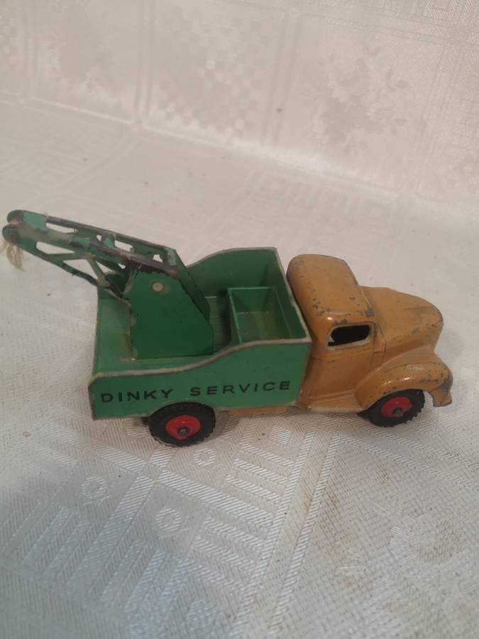 Dinky Toys 1:43 Commer Breakdown Lorry made by Meccano in England in 1954