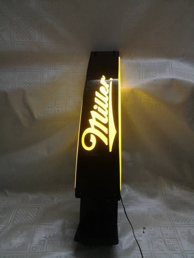 MAGNIFICENT MILLER GENUINE DRAFT MAN CAFE BAR LIGHT DISPLAY