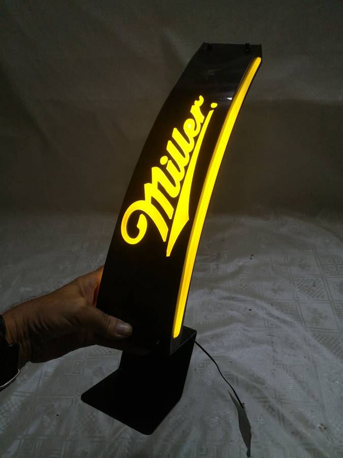 MAGNIFICENT MILLER GENUINE DRAFT MAN CAFE BAR LIGHT DISPLAY