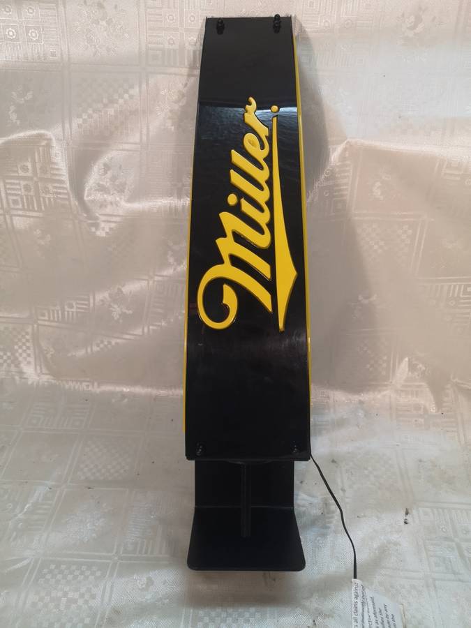 MAGNIFICENT MILLER GENUINE DRAFT MAN CAFE BAR LIGHT DISPLAY