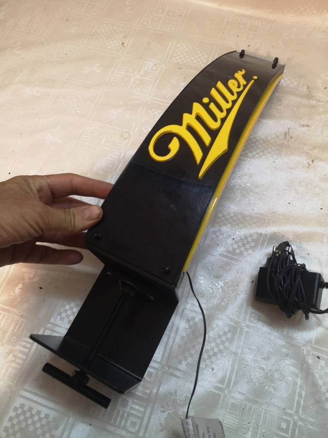 MAGNIFICENT MILLER GENUINE DRAFT MAN CAFE BAR LIGHT DISPLAY