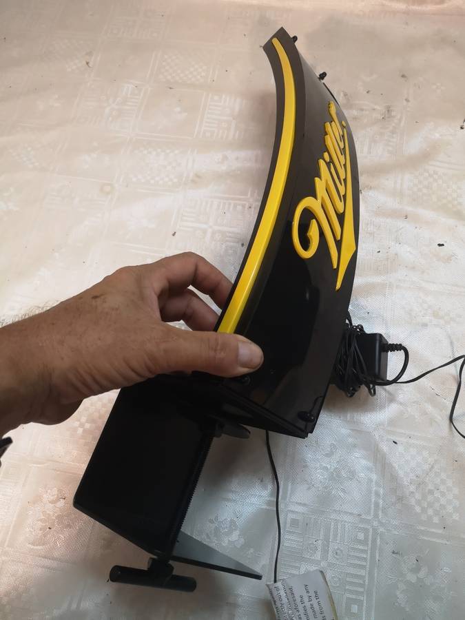 MAGNIFICENT MILLER GENUINE DRAFT MAN CAFE BAR LIGHT DISPLAY