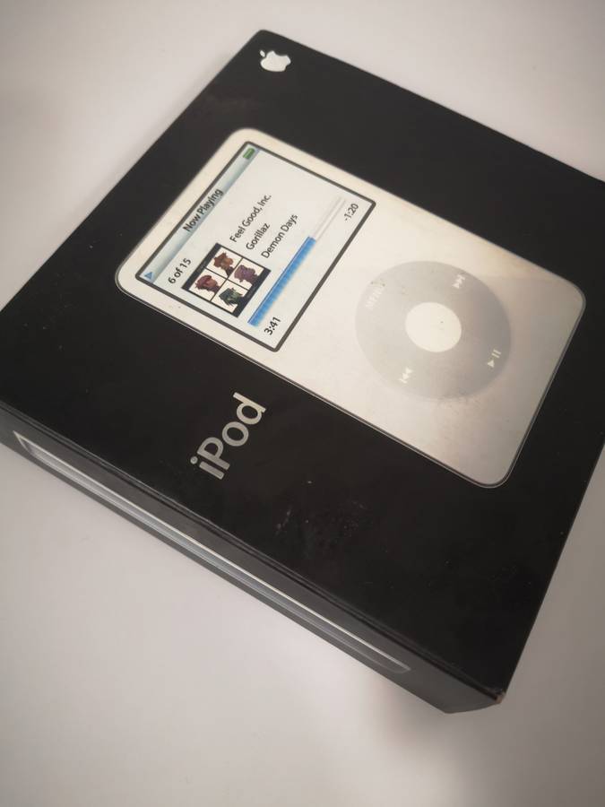 IPOD CLASSIC 60GB 100% COMPLETE LIKE NEW IN BOX