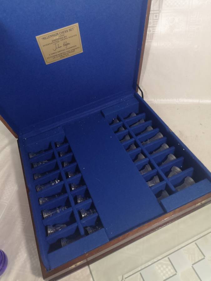 3 X BRITISH CHAMPION JOHN HODGSON MILLENNIUM CHESS SET NO 1879 OF 2000
