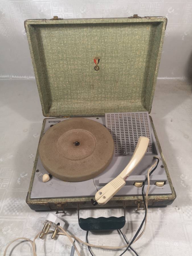 Vintage Sonic Capri 333 Record Player in a Beautiful Case - Working