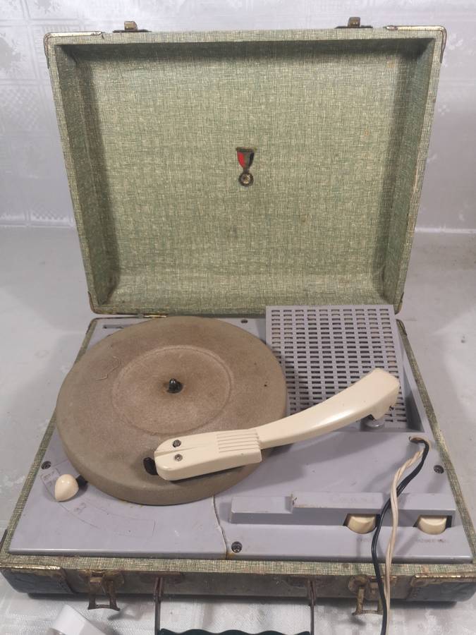 Vintage Sonic Capri 333 Record Player in a Beautiful Case - Working