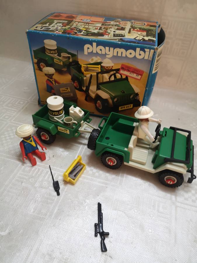 Vintage 1981`s Playmobil 3532v4 - Green jeep in the desert with Box