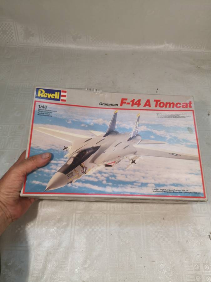 LARGE REVELL 1-48, GRUMMAN F-14 TOMCAT, 04540 COMPLETE LIKE NEW