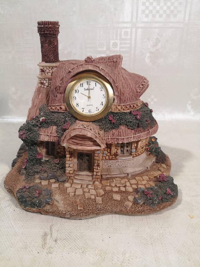 Large Vintage English Cottage Village Clock Hand Painted Resin Solina Quartz