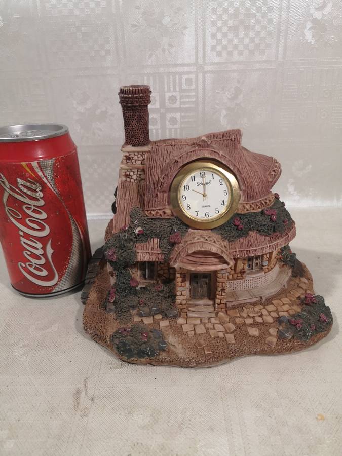 Large Vintage English Cottage Village Clock Hand Painted Resin Solina Quartz