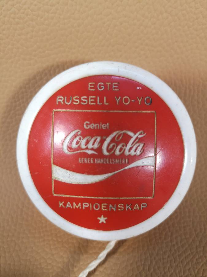 ULTRA RARE!! COCA-COLA GENUINE RUSSELL CHAMPIONSHIP 1970S YO-YO SLIMLINE SHAPE IN AFR AND ENG