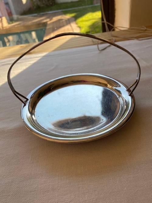 EPNS VERY PRETTY SMALL SERVING SWEETY DISH TAKES 3 MUFFINS